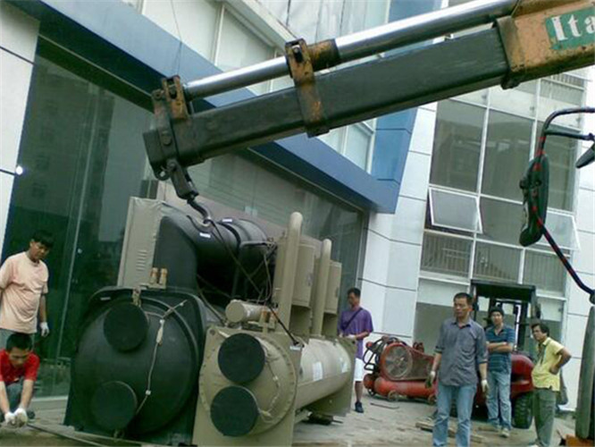 驻马店市随车吊和汽车吊的核心区别是什么？哪种更省钱？